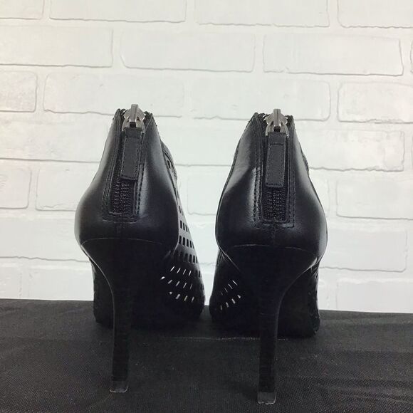 TAHARI  stiletto high heels luxury perforated peep toe pumps black size 6 - Picture 7 of 10